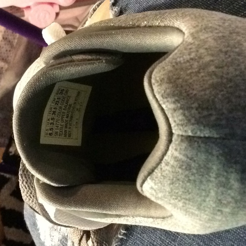 Sneakers - Picture 6 of 7